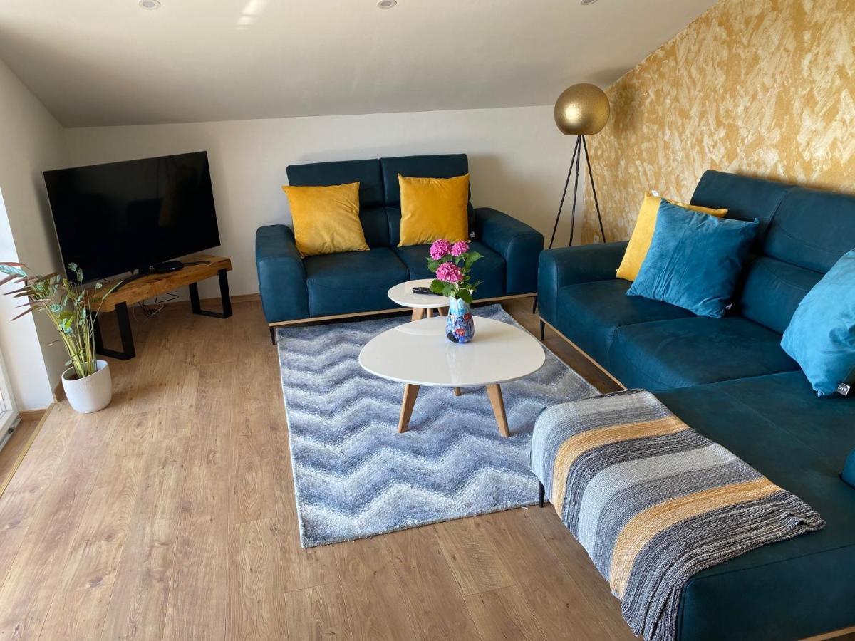 Andrea, Premium Three Bedroom Apartment, Entire Floor 카스타브 외부 사진