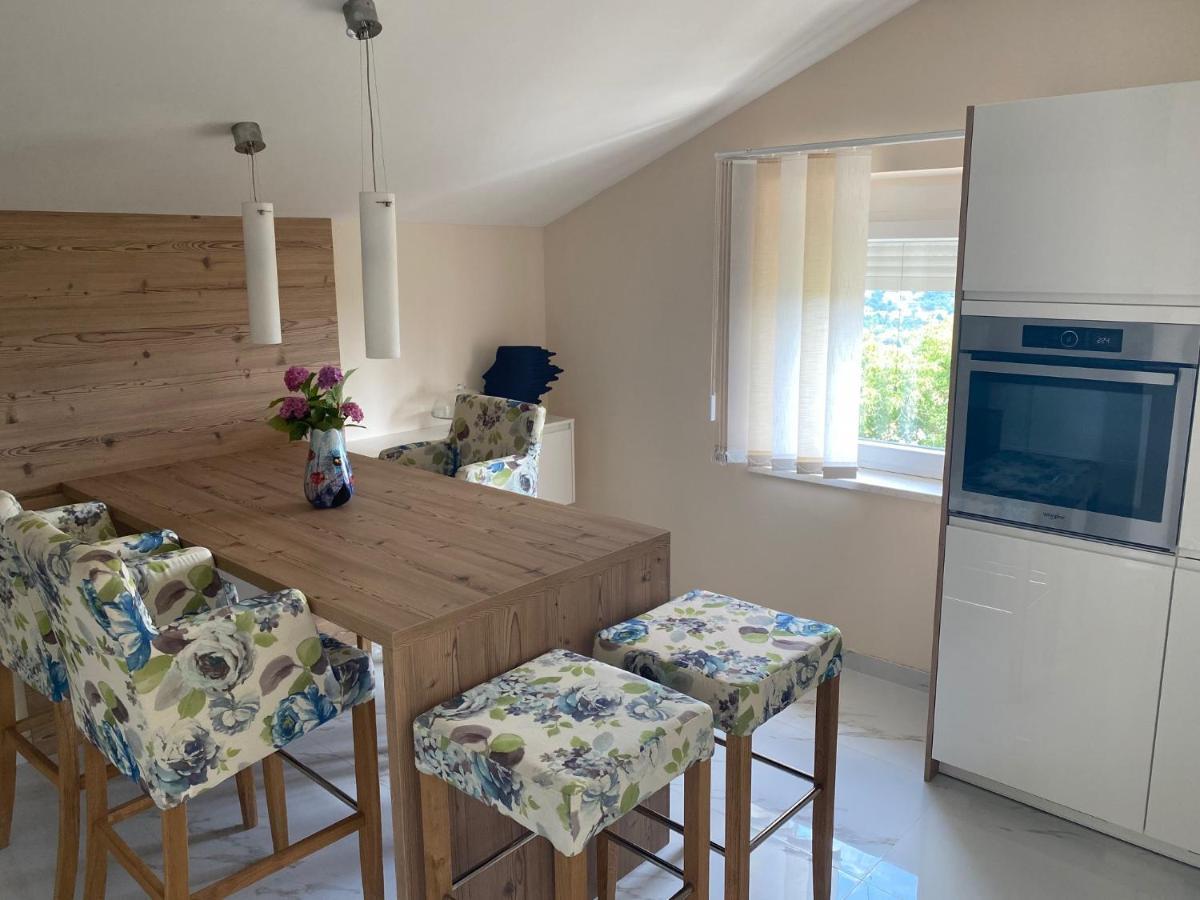 Andrea, Premium Three Bedroom Apartment, Entire Floor 카스타브 외부 사진