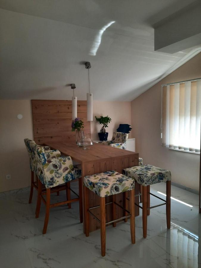 Andrea, Premium Three Bedroom Apartment, Entire Floor 카스타브 외부 사진