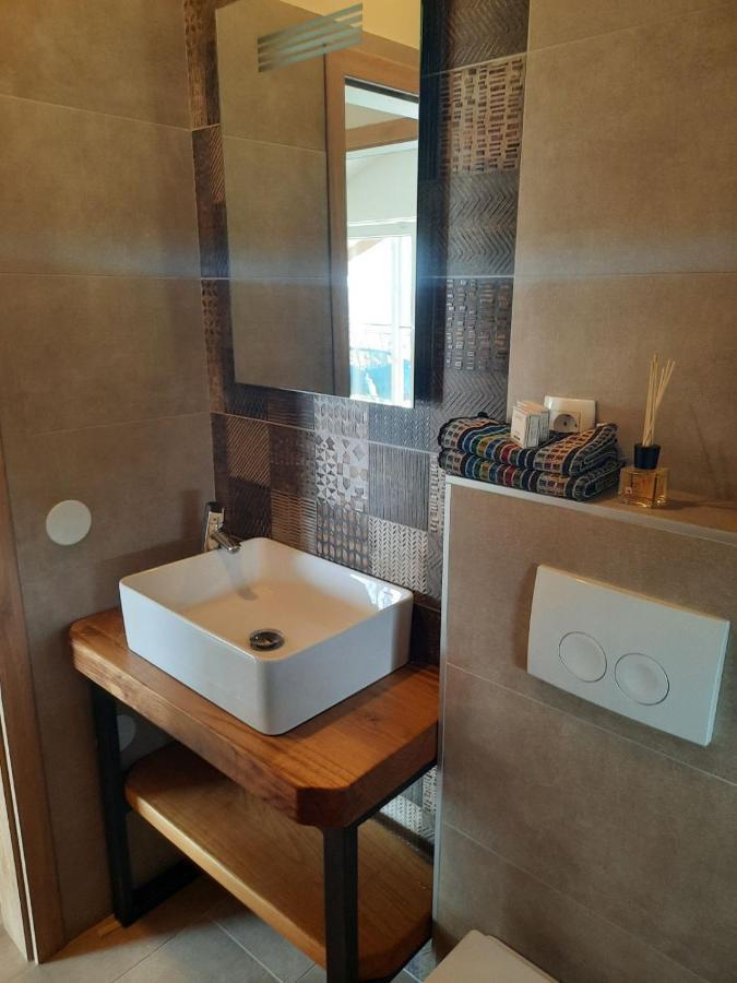Andrea, Premium Three Bedroom Apartment, Entire Floor 카스타브 외부 사진